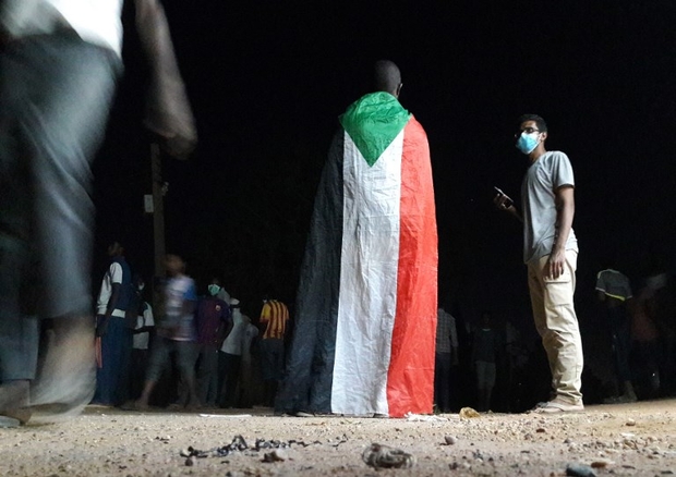 Sudanese student killed as cities protest against president